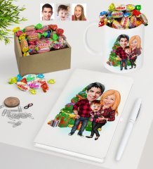 Kişiye Özel Yeni Yıl Aile Karikatürlü Beyaz Defter Kalem Kupa ve Kutulu Haribo Şeker Hediye Seti-4