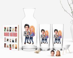 Kişiye Özel Renkli Baskılı Sevgililer Karikatürlü İkili Rakı Bardağı Karaf ve Cep Kitabı Hediye Seti-50