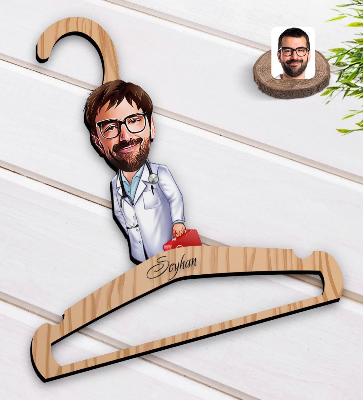 Kişiye Özel Erkek Acil Tıp Teknisyeni Karikatürlü Standart Boy Ahşap Elbise Askısı-1