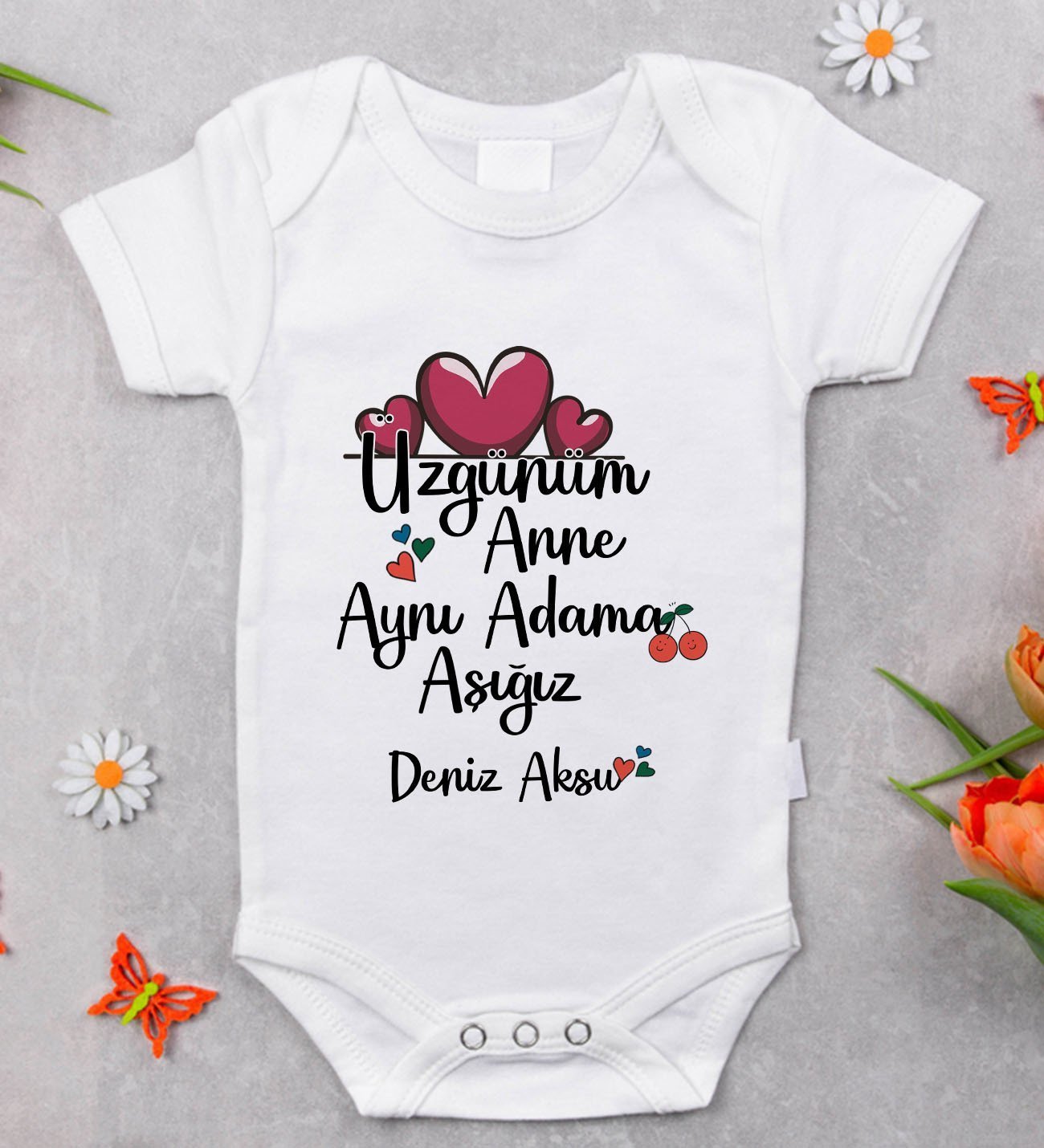 BK Kids İsimli Aynı Adama Aşığız Tasarımlı Bebek Body Zıbın - Model 1