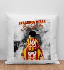 BK Gift Kişiye Özel İsimli Baba-Oğul Sarı Kırmızı Evladıma Miras Bu Sevda Beyaz Kırlent Yastık-1, Doğum Günü Hediyesi, Taraftar Hediyesi