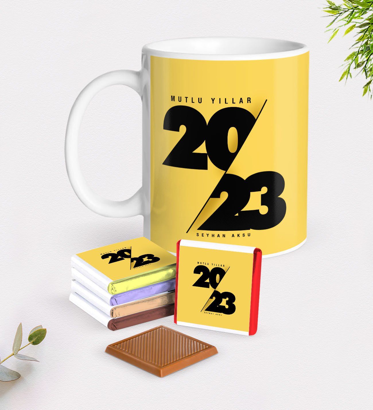 Kişiye Özel 2023 Mutlu Yıllar Beyaz Kupa ve Çikolata Hediye Seti-9
