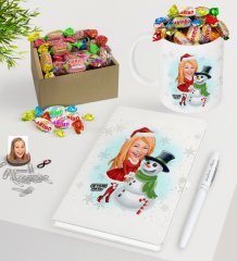 Kişiye Özel Kadın Yeni Yıl Karikatürlü Beyaz Defter Kalem Kupa ve Kutulu Haribo Şeker Hediye Seti-2