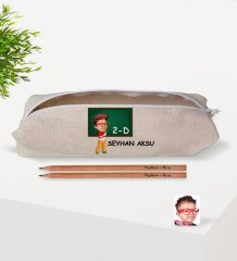 Çocuklara Özel İsimli Sınıflı Erkek Öğrenci Karikatürlü Keten Okul Kalemliği ve Ahşap Kurşun Kalem Hediye Seti-1