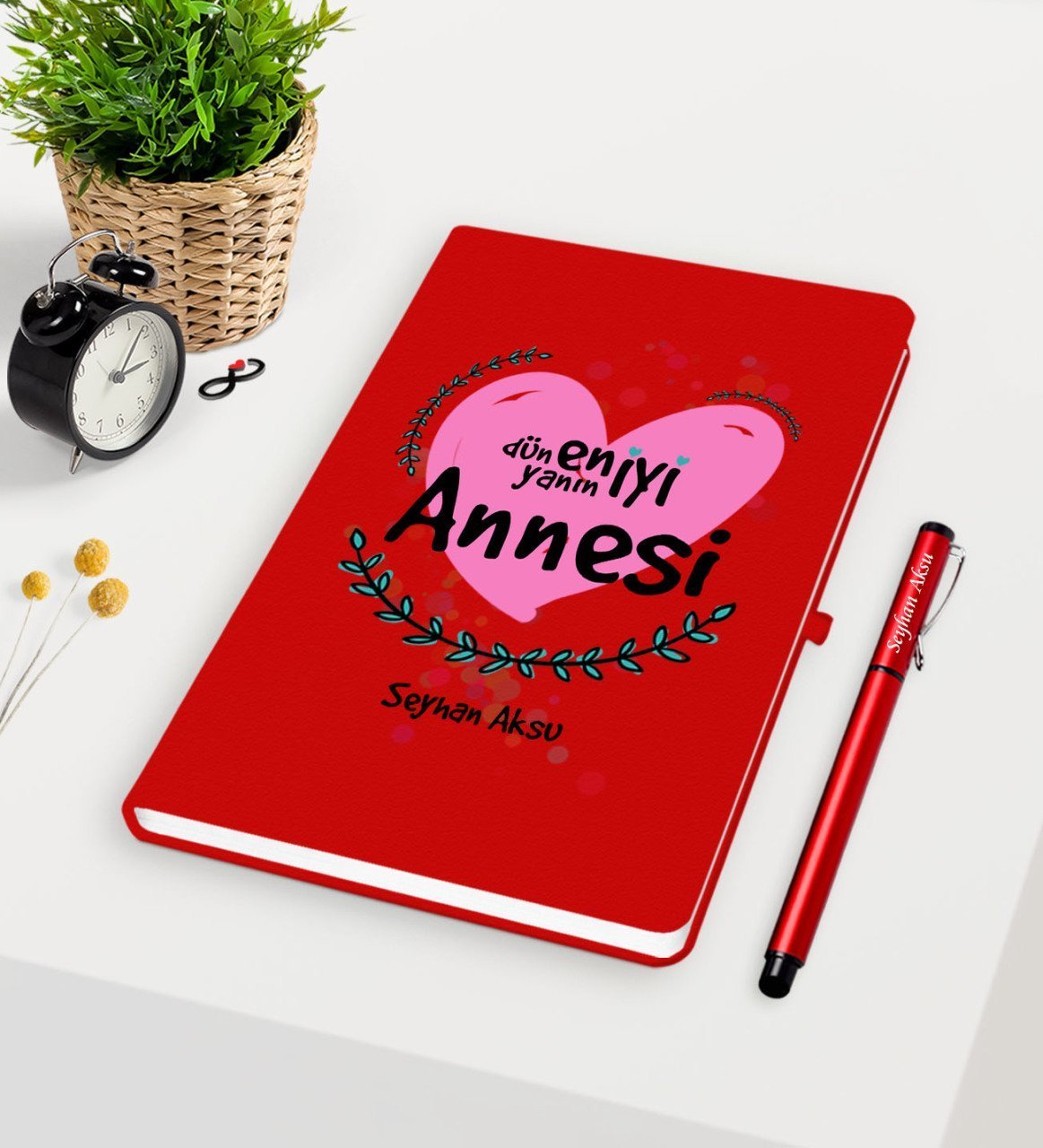 Kişiye Özel Dünyanın En İyi Annesi Kırmızı Defter Kalem Seti - 11