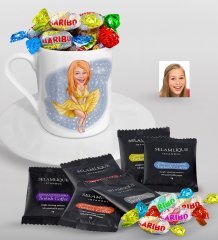 Kişiye Özel Marilyn Monroe Karikatürlü Türk Kahvesi Fincanı Selamlique Karışık Türk Kahvesi ve Haribo Şeker Hediye Seti