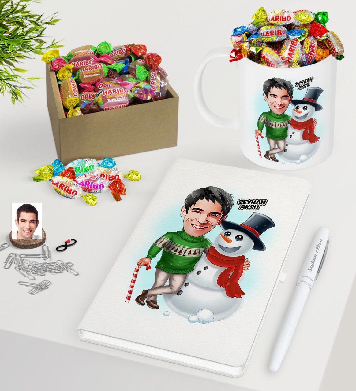 Kişiye Özel Erkek Yeni Yıl Karikatürlü Beyaz Defter Kalem Kupa ve Kutulu Haribo Şeker Hediye Seti-5