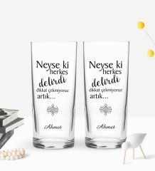 Kişiye Özel Herkes Delirdi Tasarımlı 2’li Rakı Bardağı ve Meze Tabaklı Doğal Masif Ahşap Servis Sunum Tepsisi Model 1