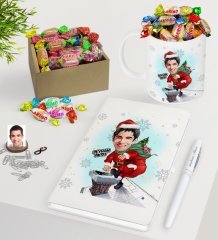 Kişiye Özel Erkek Yeni Yıl Karikatürlü Beyaz Defter Kalem Kupa ve Kutulu Haribo Şeker Hediye Seti-2