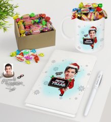 Kişiye Özel Erkek Yeni Yıl Karikatürlü Beyaz Defter Kalem Kupa ve Kutulu Haribo Şeker Hediye Seti-1
