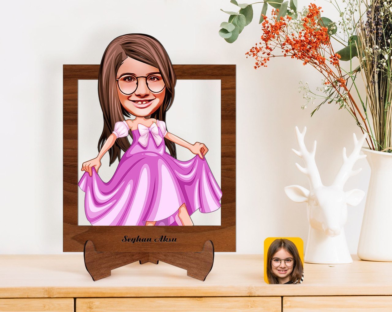 Kişiye Özel Kız Çocuk Prenses Karikatürlü Ahşap Standlı 3D Biblo-1
