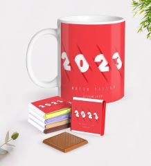 Kişiye Özel 2023 Mutlu Yıllar Beyaz Kupa ve Çikolata Hediye Seti-1