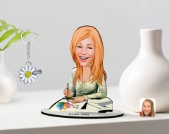 Kişiye Özel Kadın Grafik Tasarımcı Karikatürlü 3D Ahşap Biblo ve İsimli Silver Papatya Anahtarlık-1