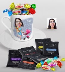 Kişiye Özel Ev Hanımı Karikatürlü Türk Kahvesi Fincanı Selamlique Karışık Türk Kahvesi ve Haribo Şeker Hediye Seti-1