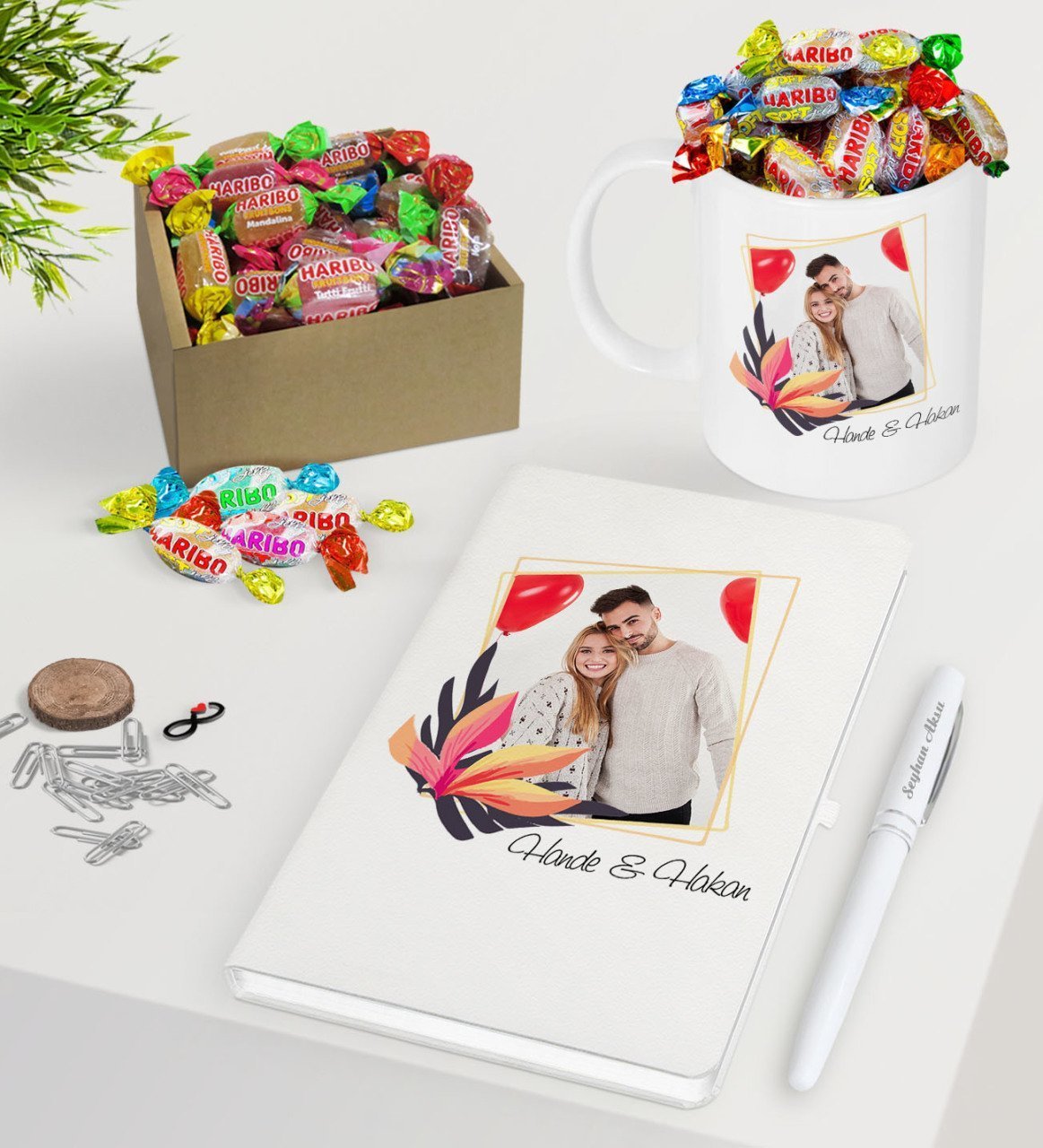 Kişiye Özel İsimli Fotoğraflı Beyaz Defter Kalem Kupa ve Kutulu Haribo Şeker Hediye Seti-27