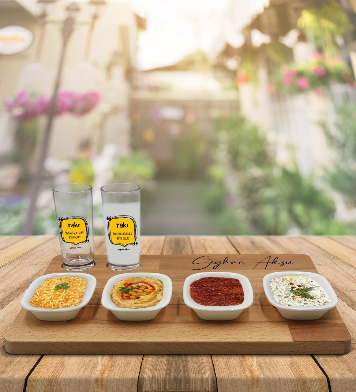 Kişiye Özel En Kötü Günümüz Böyle Olsun Tasarımlı 2’li Rakı Bardağı ve Meze Tabaklı Doğal Masif Ahşap Servis Sunum Tepsisi Model 3