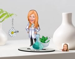 Kişiye Özel Kadın Eczacı Karikatürlü 3D Ahşap Biblo ve İsimli Silver Papatya Anahtarlık-1