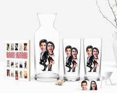 Kişiye Özel Renkli Baskılı Sevgililer Karikatürlü İkili Rakı Bardağı Karaf ve Cep Kitabı Hediye Seti-6