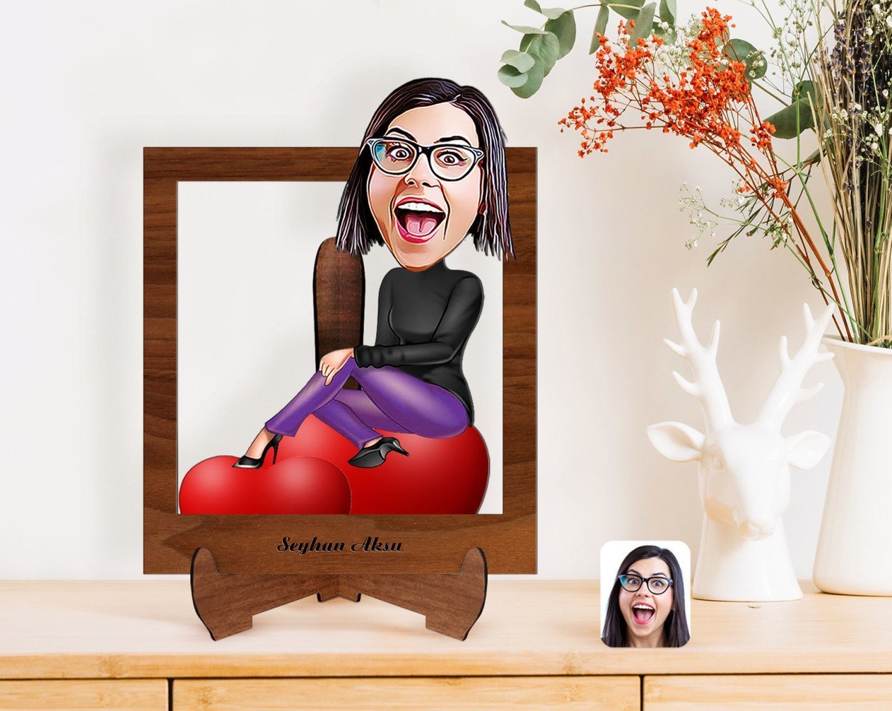 Kişiye Özel Kadın Karikatürlü Ahşap Standlı 3D Biblo-2