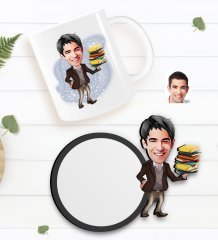 Kişiye Özel Erkek Öğretmen Karikatürlü Beyaz Kupa ve Ahşap Bardak Altlığı Hediye Seti