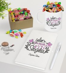 Kişiye Özel Yılın En Sempatik Sevgilisi Beyaz Defter Kalem Kupa ve Kutulu Haribo Şeker Hediye Seti