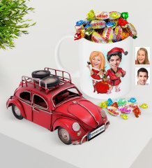Kişiye Özel Yeni Yıl Sevgililer Karikatürlü Plakalı Nostaljik Kırmızı Metal Vosvos ve Kupa Haribo Şeker Seti-5