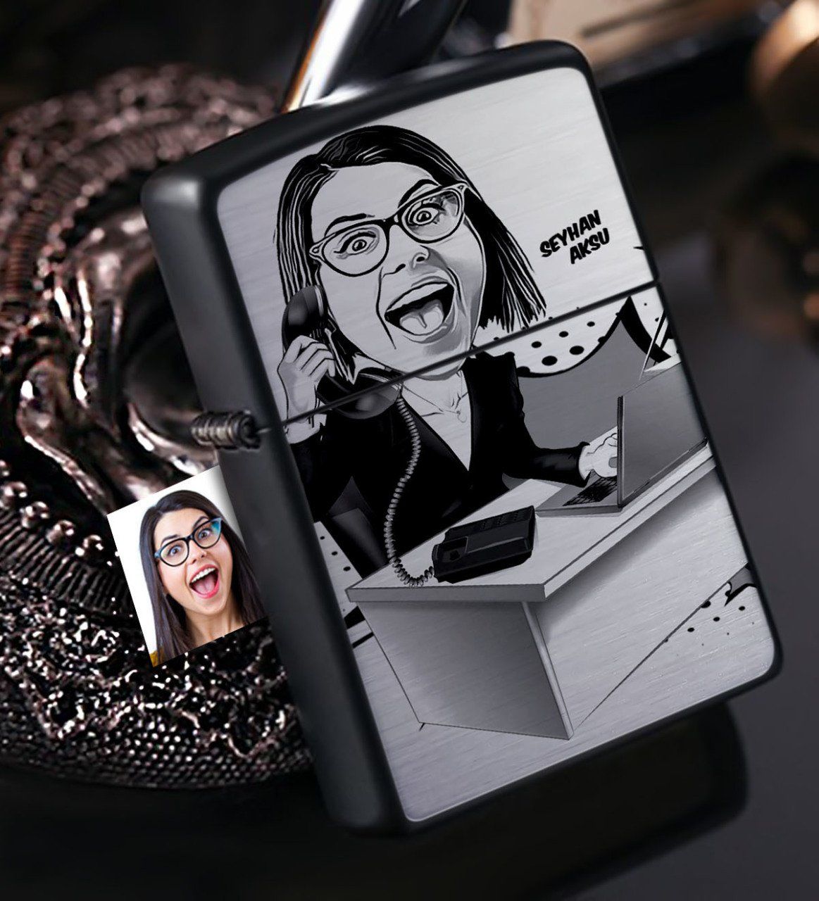 Kişiye Özel Bayan CEO Karikatürlü Benzinli Siyah Metal Çakmak - 1