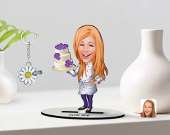 Kişiye Özel Kadın Chef Karikatürlü 3D Ahşap Biblo ve İsimli Silver Papatya Anahtarlık-2