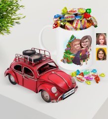 Kişiye Özel Yeni Yıl Kız Kardeşler Karikatürlü Plakalı Nostaljik Kırmızı Metal Vosvos ve Kupa Haribo Şeker Seti-3