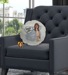 Kişiye Özel İsimli Kız Çocuk Nihayetinde Karikatürlü Yuvarlak Dekoratif Kırlent Yastık-1