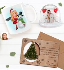 Kişiye Özel Fotoğraflı Kar Küresi & Happy New Year Kupa Bardak & Retro Ahşap Yılbaşı Tebrik Kartı Hediye Seti-9A