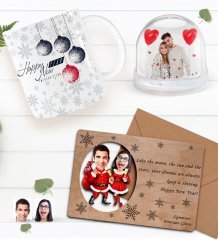 Kişiye Özel Fotoğraflı Kar Küresi & Happy New Year Kupa Bardak & Retro Ahşap Yılbaşı Tebrik Kartı Hediye Seti-8E