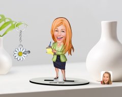 Kişiye Özel Kadın Asistan Karikatürlü 3D Ahşap Biblo ve İsimli Silver Papatya Anahtarlık-2