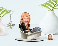 Kişiye Özel Kadın Asistan Karikatürlü 3D Ahşap Biblo ve İsimli Silver Papatya Anahtarlık-1