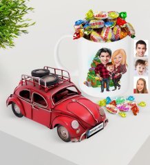 Kişiye Özel Yeni Yıl Aile Karikatürlü Plakalı Nostaljik Kırmızı Metal Vosvos ve Kupa Haribo Şeker Seti-4