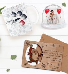 Kişiye Özel Fotoğraflı Kar Küresi & Happy New Year Kupa Bardak & Retro Ahşap Yılbaşı Tebrik Kartı Hediye Seti-8C