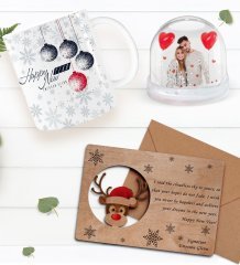 Kişiye Özel Fotoğraflı Kar Küresi & Happy New Year Kupa Bardak & Retro Ahşap Yılbaşı Tebrik Kartı Hediye Seti-8B