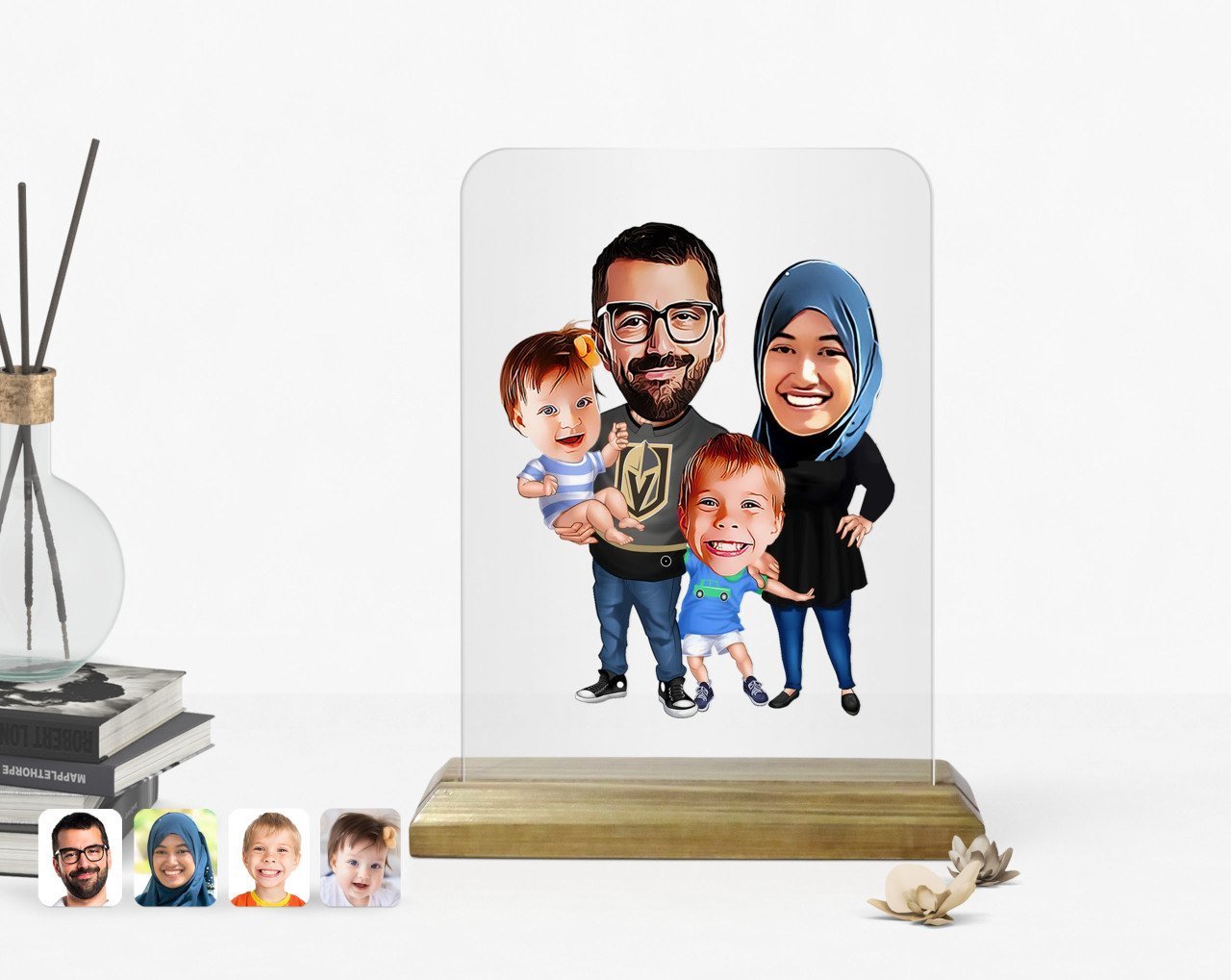 Kişiye Özel Tesettürlü Aile Karikatürlü Ahşap Standlı Çerçeve-3