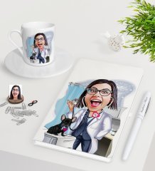 Kişiye Özel Bayan Veteriner Hekimi Karikatürlü Beyaz Defter Kalem Türk Kahvesi Fincanı Seti-1