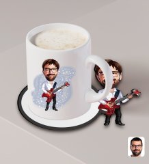 Kişiye Özel Erkek Gitarist Karikatürlü Beyaz Kupa ve Ahşap Bardak Altlığı Hediye Seti-2