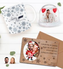 Kişiye Özel Fotoğraflı Kar Küresi & Happy New Year Kupa Bardak & Retro Ahşap Yılbaşı Tebrik Kartı Hediye Seti-7F
