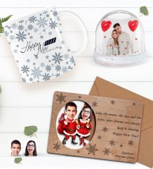 Kişiye Özel Fotoğraflı Kar Küresi & Happy New Year Kupa Bardak & Retro Ahşap Yılbaşı Tebrik Kartı Hediye Seti-7E