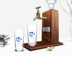 Kişiye Özel Renkli Baskılı Erzurum Tasarımlı Turistik İkili Rakı Bardağı ve Ahşap Rakı Standı Hediye Seti-1
