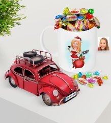 Kişiye Özel Kadın Yeni Yıl Karikatürlü Plakalı Nostaljik Kırmızı Metal Vosvos ve Kupa Haribo Şeker Seti-1