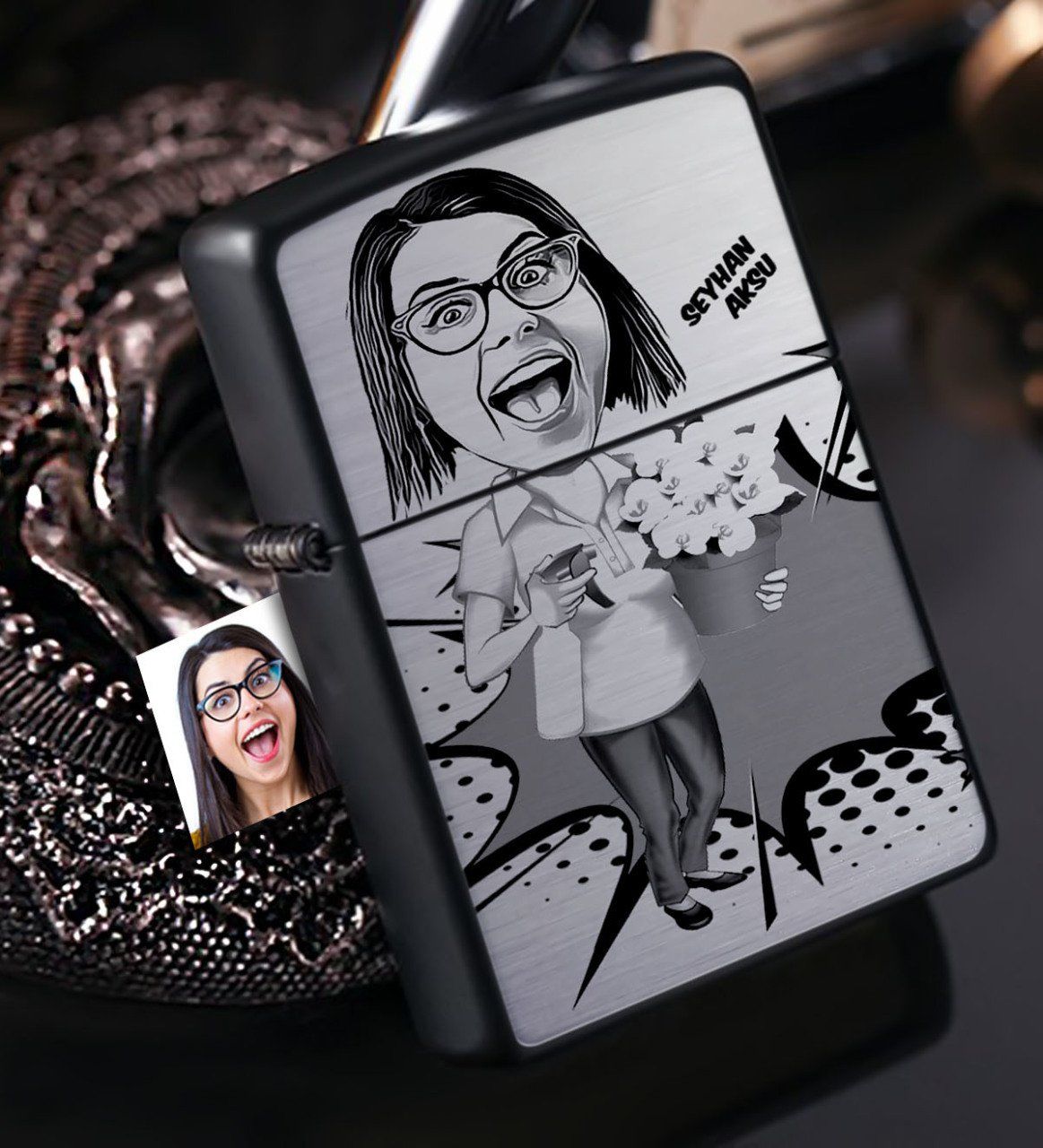 Kişiye Özel Bayan Ev Hanımı Karikatürlü Benzinli Siyah Metal Çakmak - 2