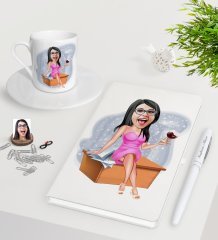 Kişiye Özel Bayan Patron Karikatürlü Beyaz Defter Kalem Türk Kahvesi Fincanı Seti-7