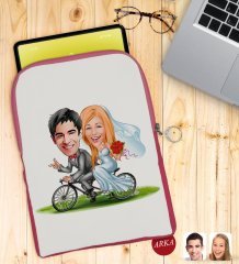 Kişiye Özel Evleniyoruz Karikatürlü Taşınabilir Koruyucu Tablet Kılıfı & Organizer Çanta - Pembe-3