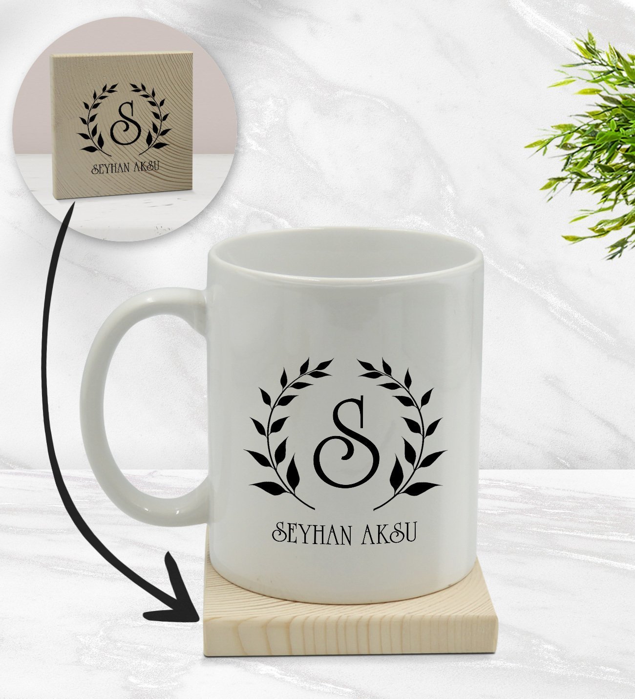 BK Gift Kişiye Özel Çelenk Baş Harfli İsimli Beyaz Kupa Bardak ve Ahşap Bardak Altlığı Hediye Seti - Model 4