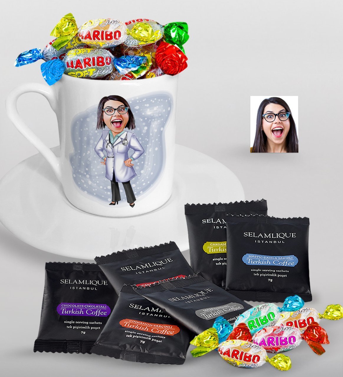 Kişiye Özel Bayan Doktor Karikatürlü Türk Kahvesi Fincanı Selamlique Karışık Türk Kahvesi ve Haribo Şeker Hediye Seti-1