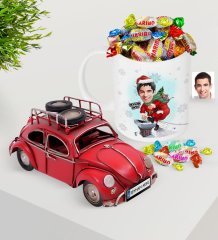 Kişiye Özel Erkek Yeni Yıl Karikatürlü Plakalı Nostaljik Kırmızı Metal Vosvos ve Kupa Haribo Şeker Seti-2
